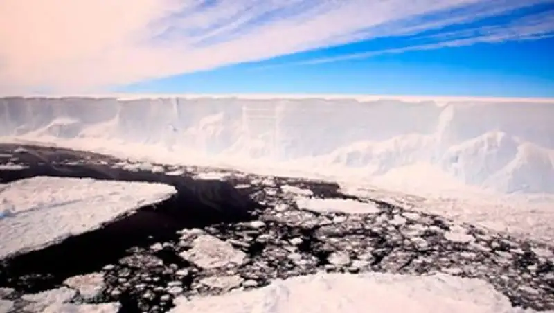 Под ледником нашли затерянный мир