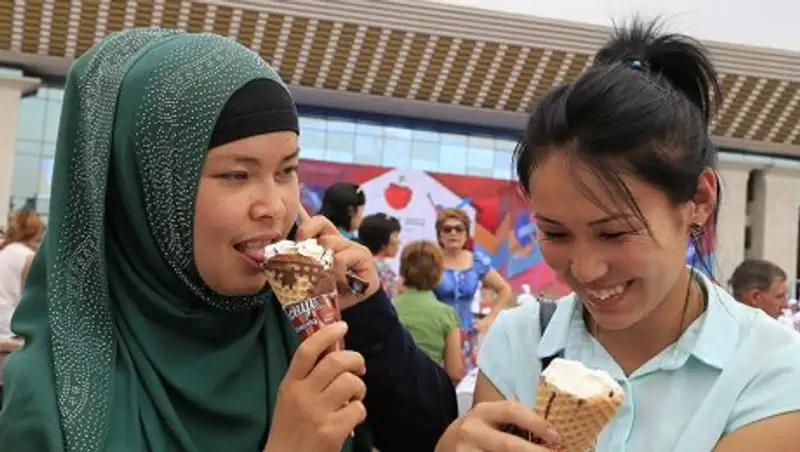 Опрос: 61% казахстанцев назвал межэтнические отношения в стране дружественными