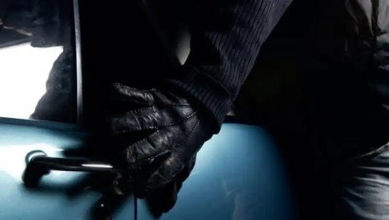 Чуть не угнал Lexus 470: с поличным поймали автоугонщика в Алматы