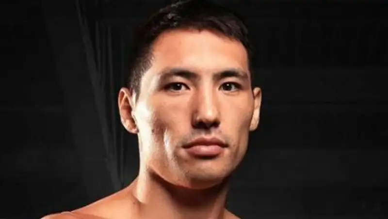 Я покажу казахский стиль: Жанибек Алимханулы прибыл в Лас-Вегас на бой с экс-чемпионом мира