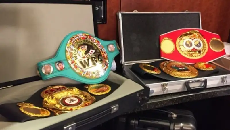 Фото четырех поясов Геннадия Головкина 