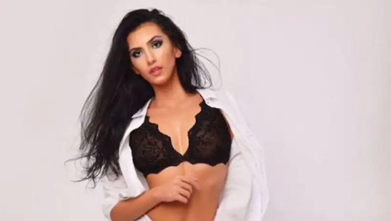 Модель из Румынии продала свою девственность на аукционе за 2,3 млн евро