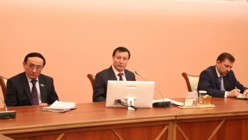 Аким Астаны поручил в течение месяца наладить работу общественного транспорта