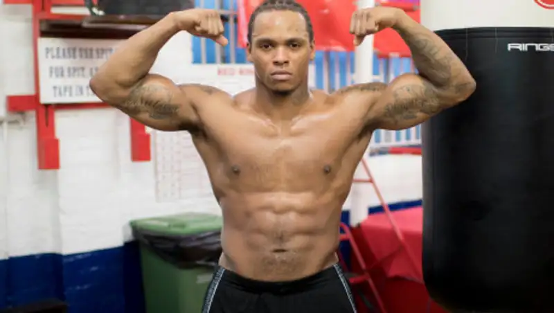 Отец известного боксера скончался от коронавируса