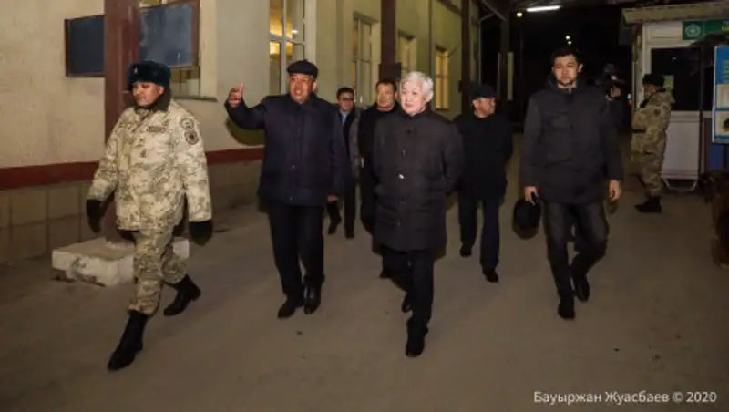 "Обстановка спокойная". Ночной объезд Кордайского района совершил Сапарбаев