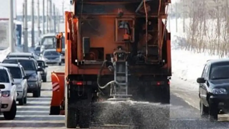 Для борьбы с гололедом в Алматы закупили почти 60 тыс. тонн реагентов