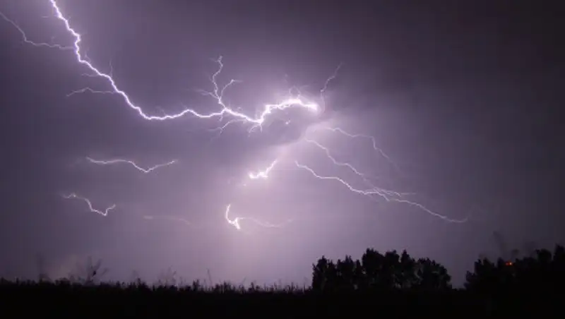 В шести регионах Казахстана объявили штормовое предупреждение