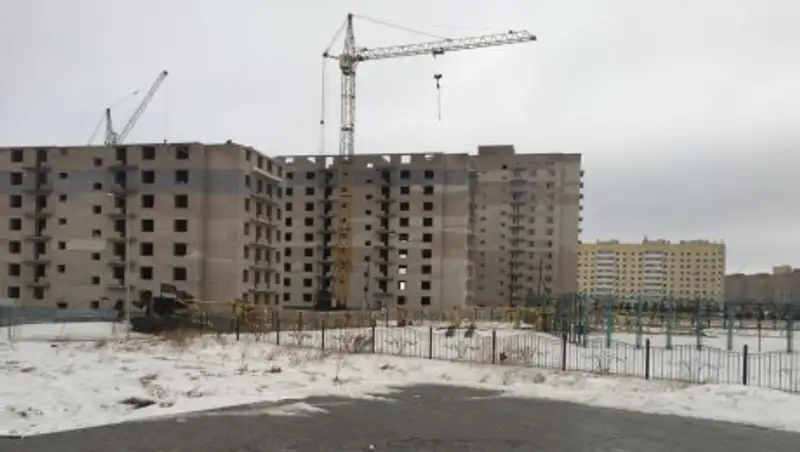 В Астане упал башенный кран