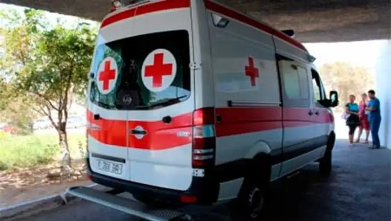 В аварии на трассе Актау-Каламкас пострадали 5 человек, в том числе беременная , фото - Новости Zakon.kz от 28.11.2013 23:04