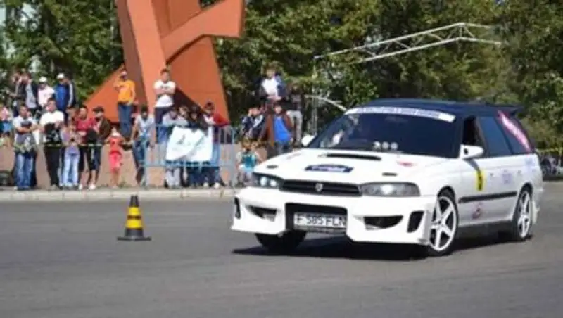 В Усть-Каменогорске прошел чемпионат по фигурному вождению 