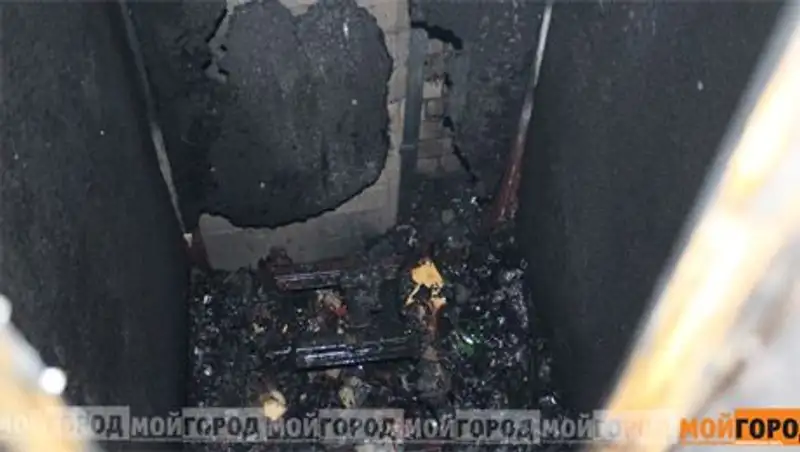 В Уральске из-за пожара в лифтовой шахте были эвакуированы жильцы общежития