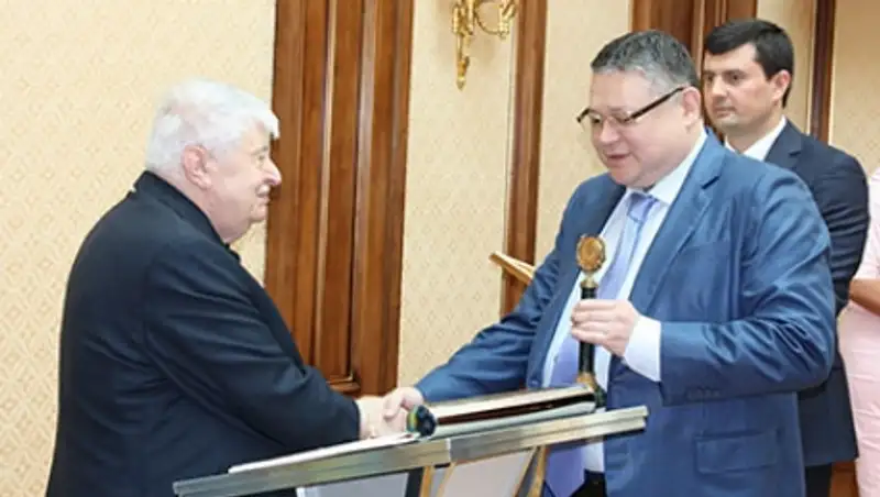 Вольное экономическое общество РФ наградило Президента Казахстана Большой Золотой медалью