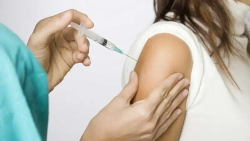 Министр прокомментировал вопрос о введении обязательной вакцинации