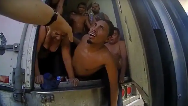 Мужчину уличили в попытке ввезти в США в грузовике почти 40 мигрантов