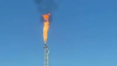 Огонь из трубы нового газохимического комплекса напугал жителей Атырау, фото - Новости Zakon.kz от 01.12.2022 15:01