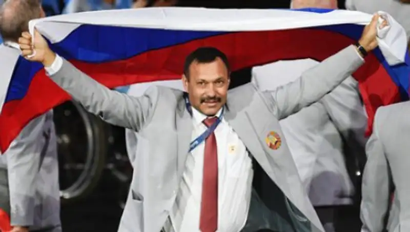 Изгнанный с Паралимпиады белорус рассказал об идее выноса флага России