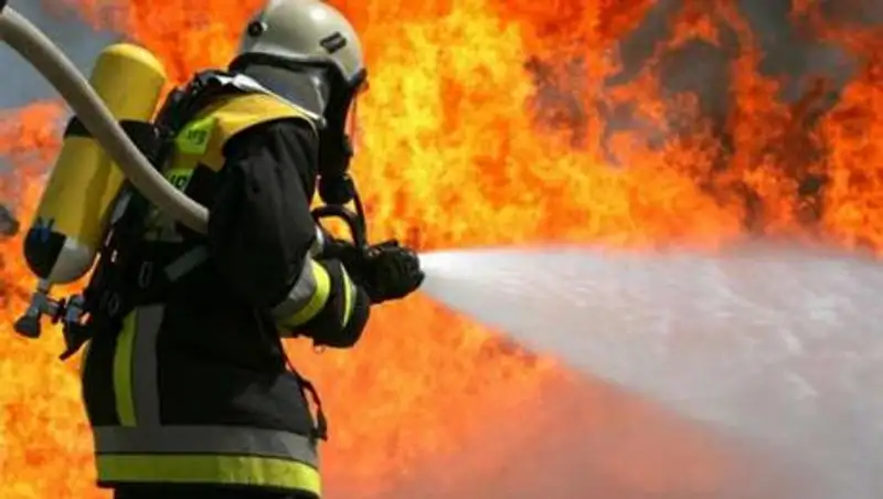 Из горящего кафе в Алматы эвакуировали газовые баллоны