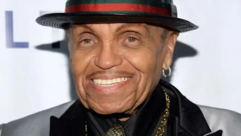 Умер отец Майкла Джексона