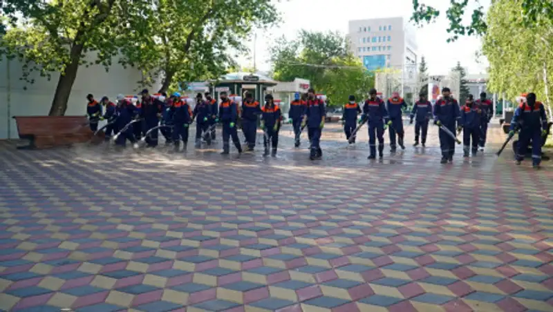 В Нур-Султане продолжаются дезинфекционные работы