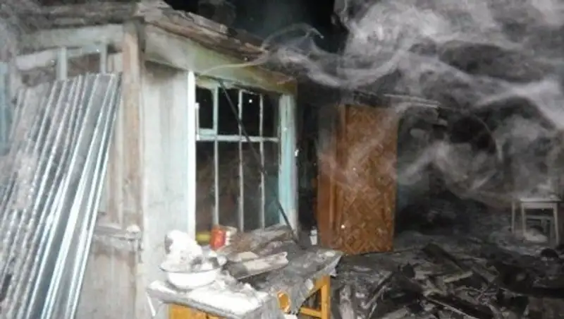 Мужчина спас соседей с детьми из пожара в Акмолинской области