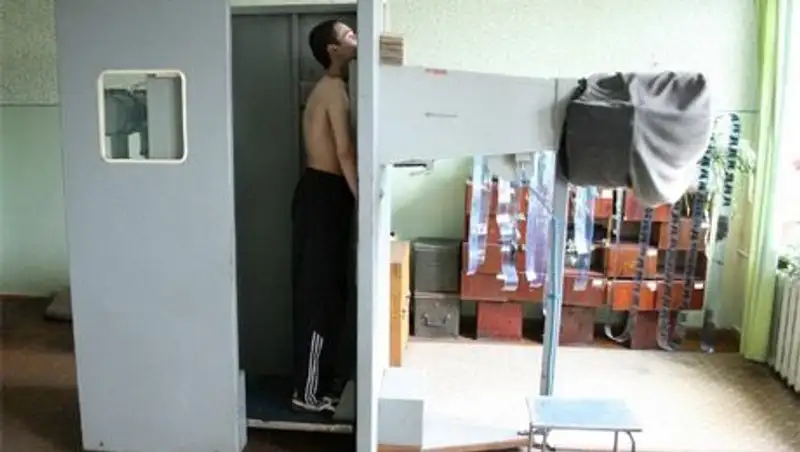 Спасатели помогли пациенту в Степногорске, застрявшему в аппарате флюорографии