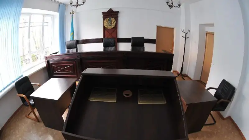 Отчаянный мужчина пытался совершить самоподжог у здания Верховного суда