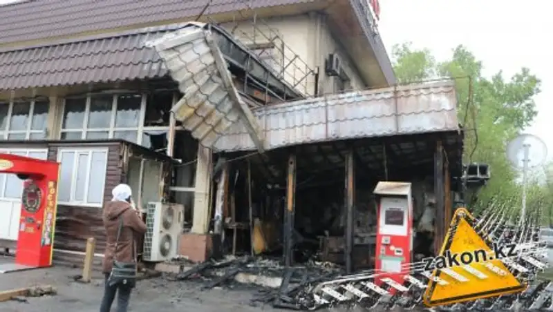 В Алматы близ сгоревшего в "Кокжиеке" дома произошел пожар