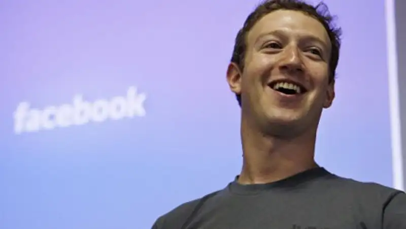 Facebook будет требовать верификации модераторов крупных сообществ