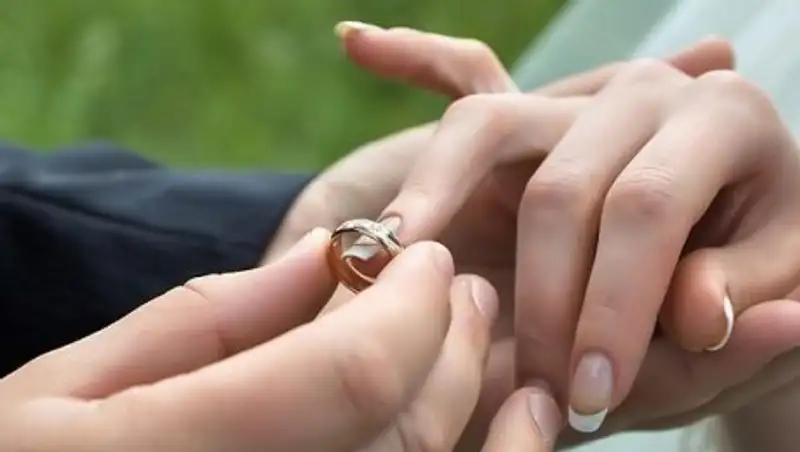 Жительница Эстонии поженила своих внутренних жениха и невесту