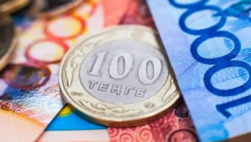 Падающий рубль вынудит Нацбанк ослабить тенге?