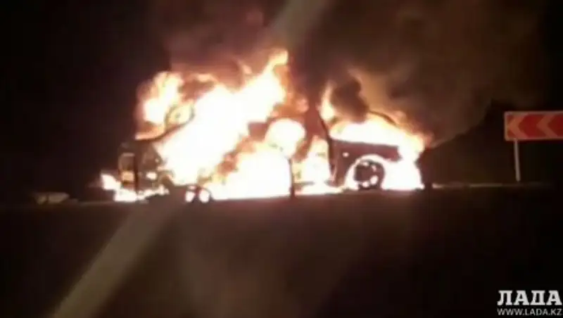 В Мангистау при возгорании автомобиля пострадал водитель