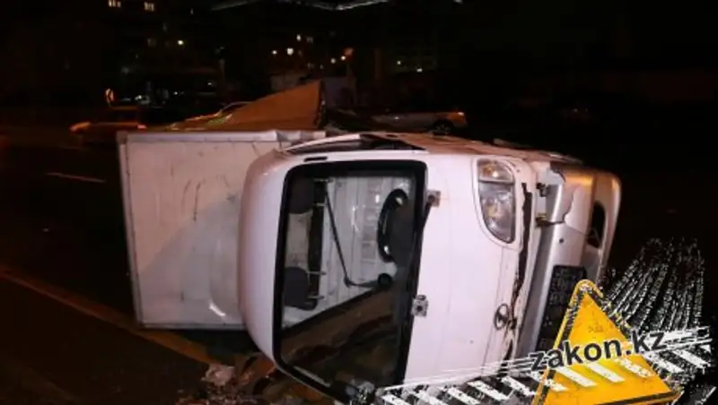 Последний полет орла: в Алматы Lexus протаранил китайский грузовичок