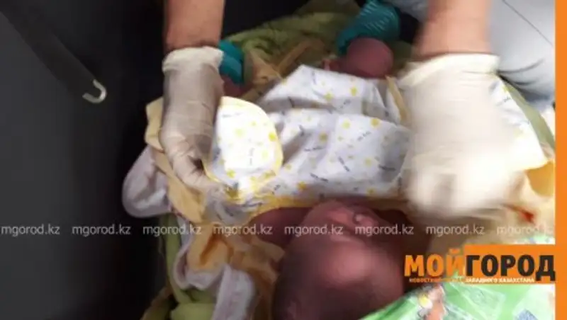 Жительница Уральска родила в салоне автомобиля