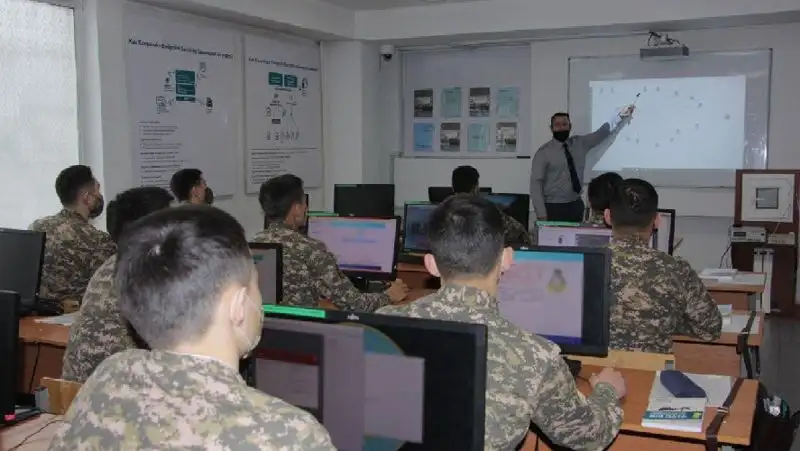 Увольняемых из ВС РК военнослужащих будут адаптировать к новой жизни