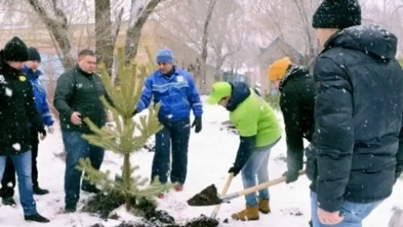 Игроки «Сарыарки» и «Темиртау» приняли участие в экологической акции