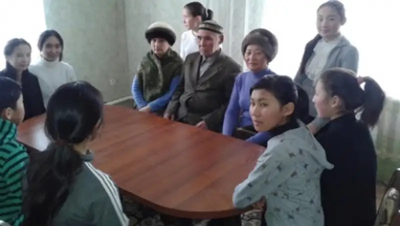 В ВКО активисты помогли ветеранам