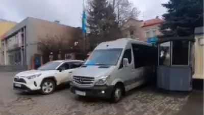 киев, автобус, казахстанцы, катовице, выезд, фото - Новости Zakon.kz от 04.03.2022 17:29