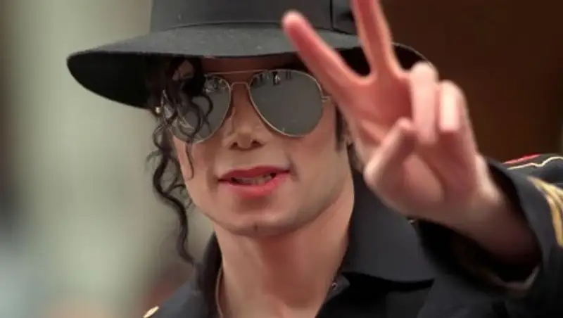 Майкл Джексон возглавил список знаменитостей, "зарабатывающих" после смерти