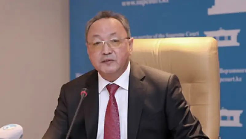 Сенатор Б. Бекназаров предложил ужесточить ответственность водителей-наркоманов