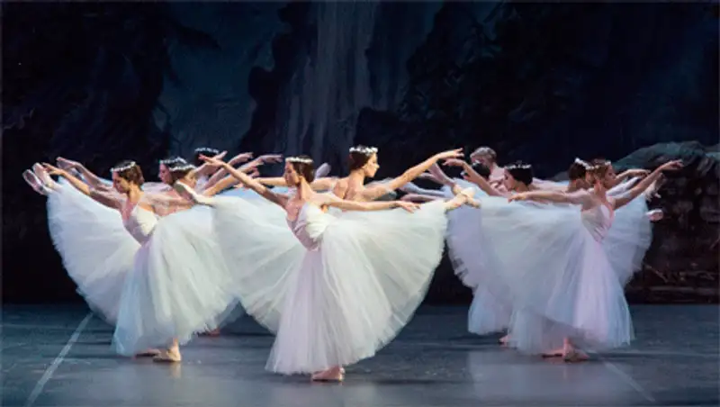 Романтическая и мистическая «Жизель» от Театра Сан-Карло