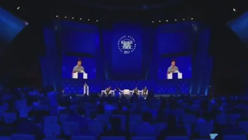 СМИ должны объединять народы, а не воздвигать новые барьеры - Назарбаев