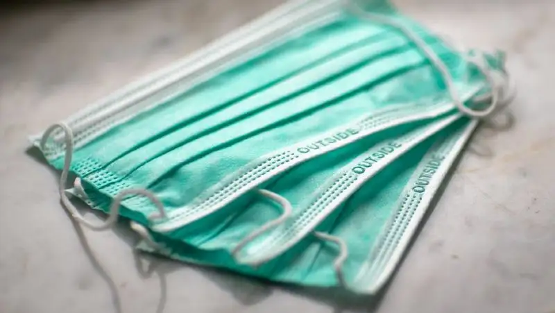 Обязательное ношение масок отменили в Кыргызстане