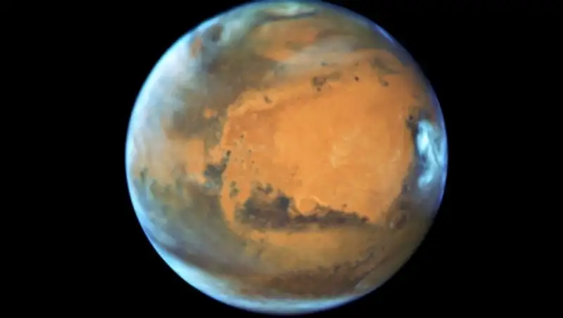 Приблизившийся к Земле Марс можно разглядеть даже через мобильник