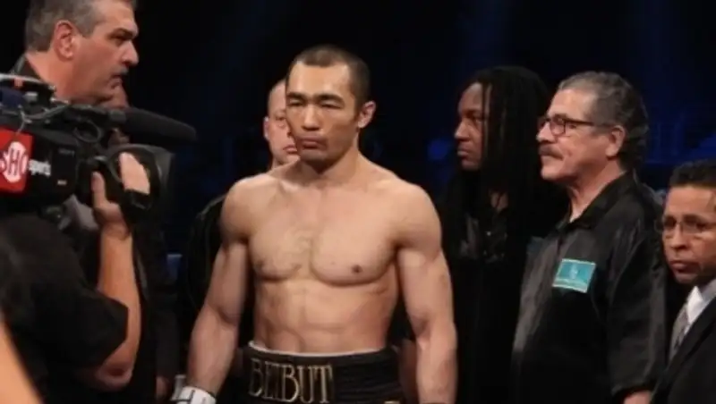 Бой Шуменова и Флореса запланирован на 20 июня  