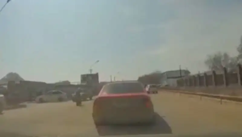 Поступок автолюбителя в Актау растрогал пользователей социальных сетей