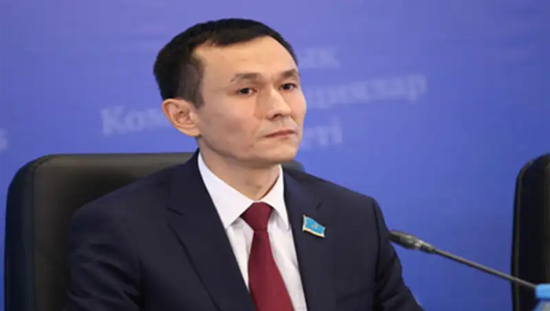 Мажилисмен А.Конуров попросил предоставить информацию по проблемным кредитам БРК