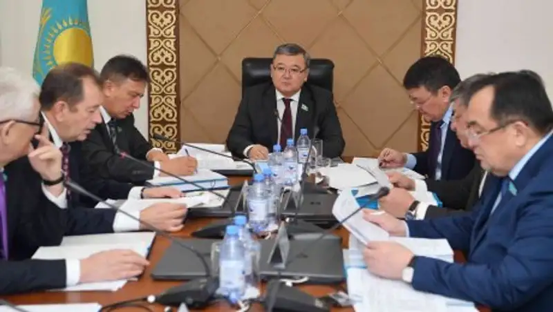 Законопроект о естественных монополиях рассмотрели в Сенате