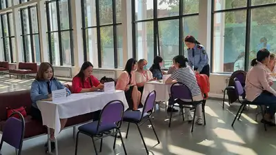 Казахстан Астана Центр занятости ярмарка вакансий молодежь, фото - Новости Zakon.kz от 24.05.2023 17:15