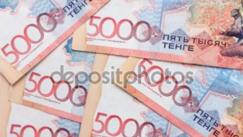 18-летний житель Усть-Каменогорска расплатился за шаурму и розы сувенирными деньгами