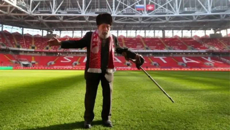 Футболисты "Спартака" передали 500 тысяч рублей Отто Фишеру, которого ограбили в Копейске